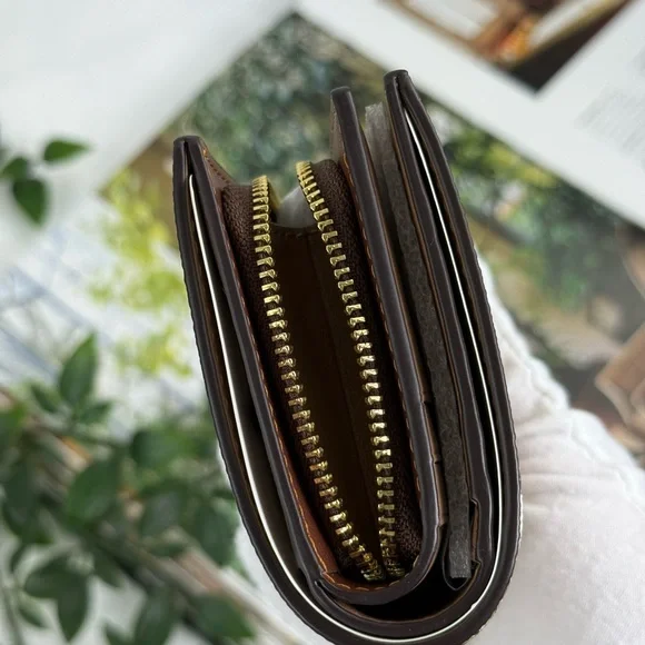 SOLD💕 Coach X Peanuts Snap Wallet In Signature Canvas With Snoopy Print CBN32 - Picture 8 of 15